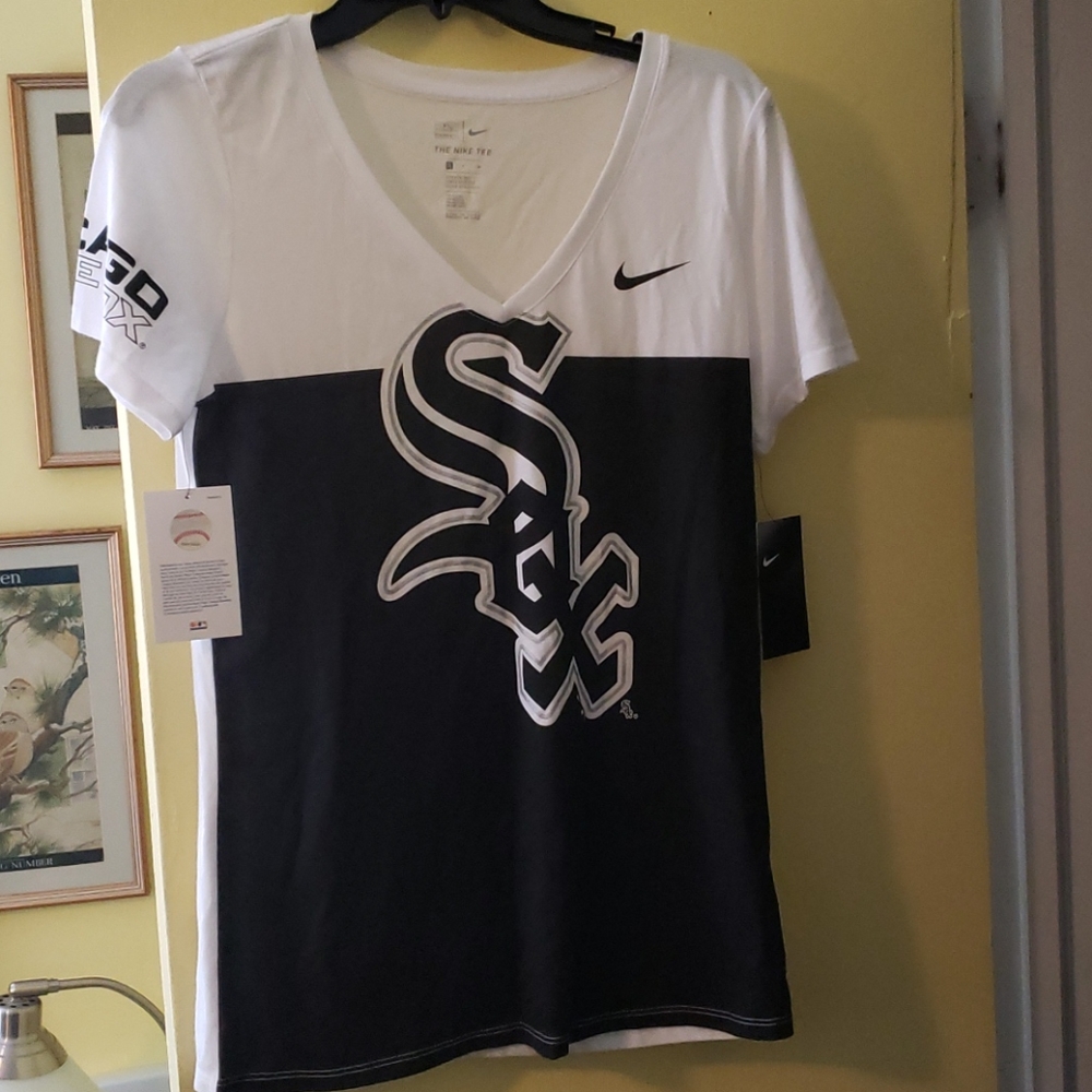 NWT Women's Small Nike White Sox Tee